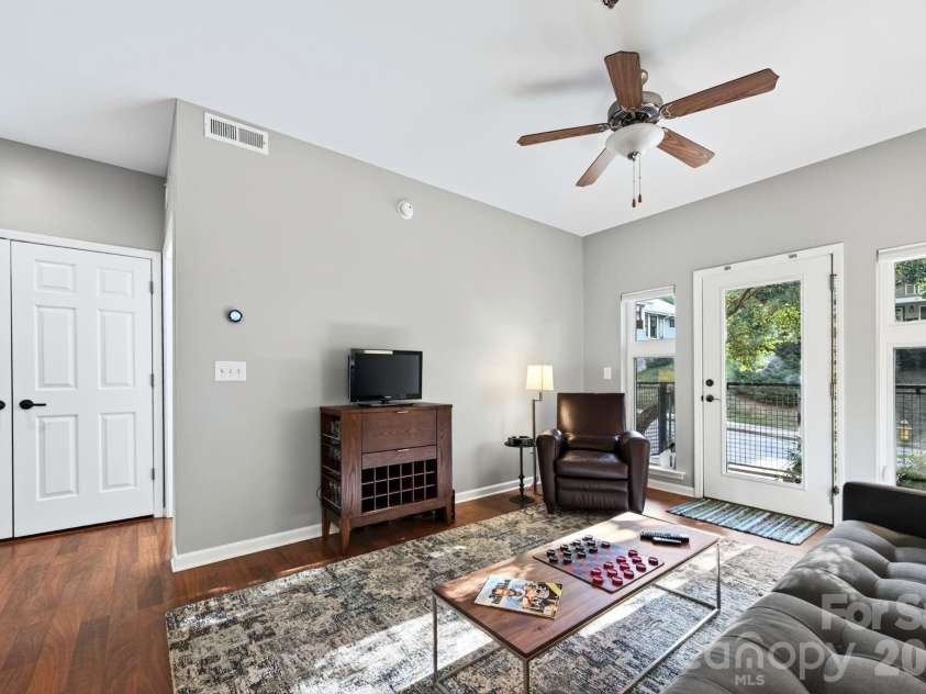 125 Clingman Avenue, Asheville, NC 28801.  MLS# CAR4424553, YatesRealty ID 52056. 