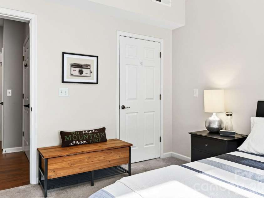 125 Clingman Avenue, Asheville, NC 28801.  MLS# CAR4424553, YatesRealty ID 52056. 