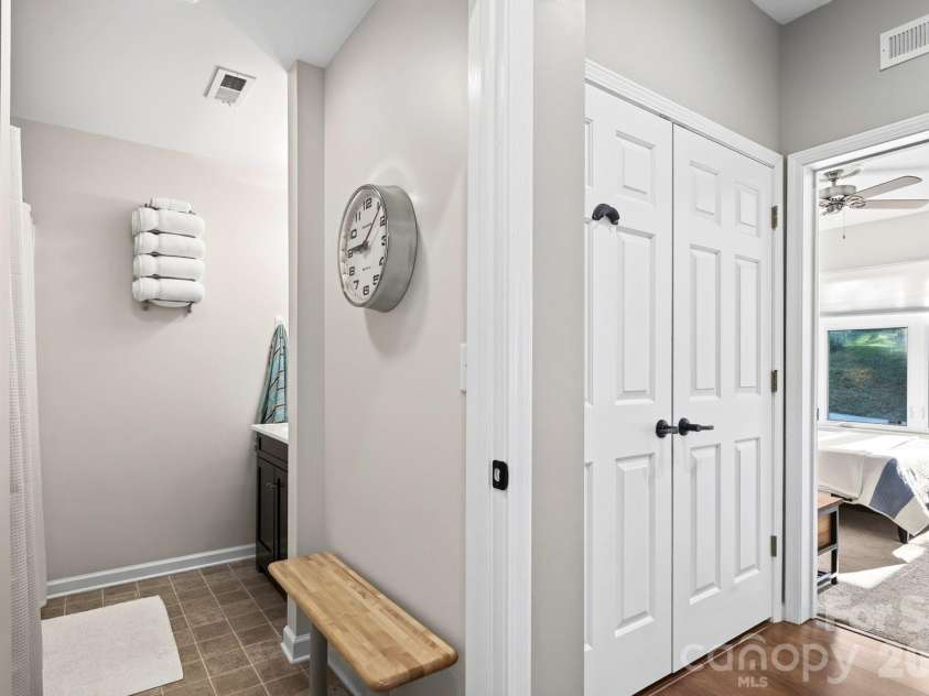 125 Clingman Avenue, Asheville, NC 28801.  MLS# CAR4424553, YatesRealty ID 52056. 