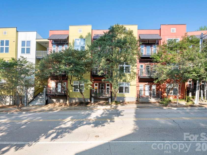 125 Clingman Avenue, Asheville, NC 28801.  MLS# CAR4424553, YatesRealty ID 52056. 