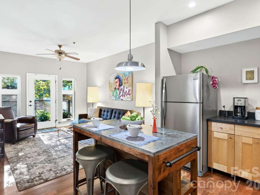 125 Clingman Avenue, Asheville, NC 28801.  MLS# CAR4424553, YatesRealty ID 52056. Open floor plan