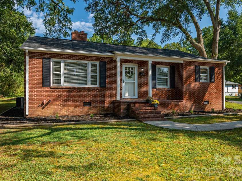 123 Dixon Street, Lincolnton, NC 28092.  MLS# CAR4425787, YatesRealty ID 52061. 