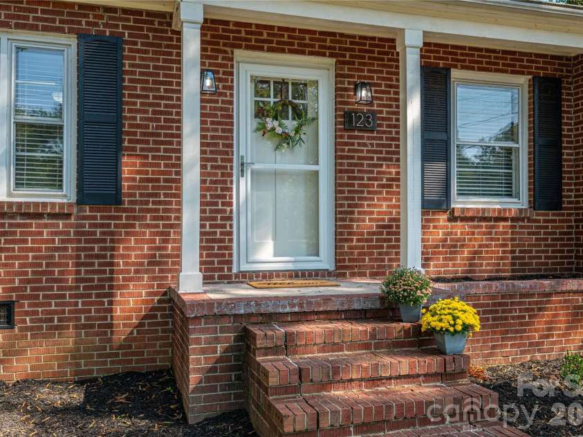 123 Dixon Street, Lincolnton, NC 28092.  MLS# CAR4425787, YatesRealty ID 52061. 