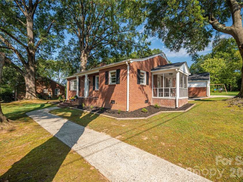 123 Dixon Street, Lincolnton, NC 28092.  MLS# CAR4425787, YatesRealty ID 52061. 