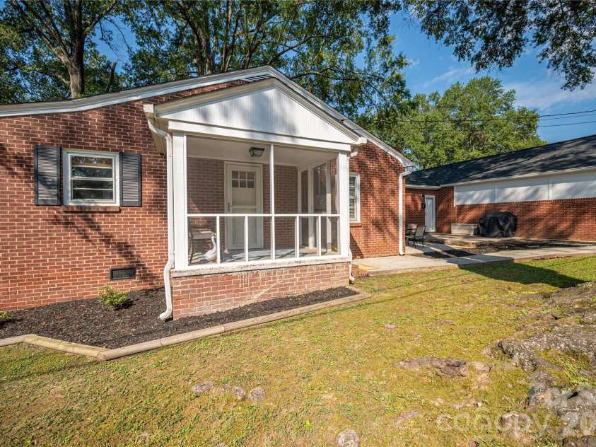 123 Dixon Street, Lincolnton, NC 28092.  MLS# CAR4425787, YatesRealty ID 52061. 