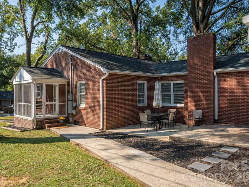 123 Dixon Street, Lincolnton, NC 28092.  MLS# CAR4425787, YatesRealty ID 52061. 