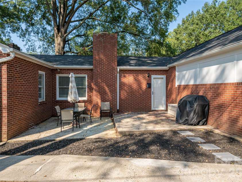 123 Dixon Street, Lincolnton, NC 28092.  MLS# CAR4425787, YatesRealty ID 52061. 