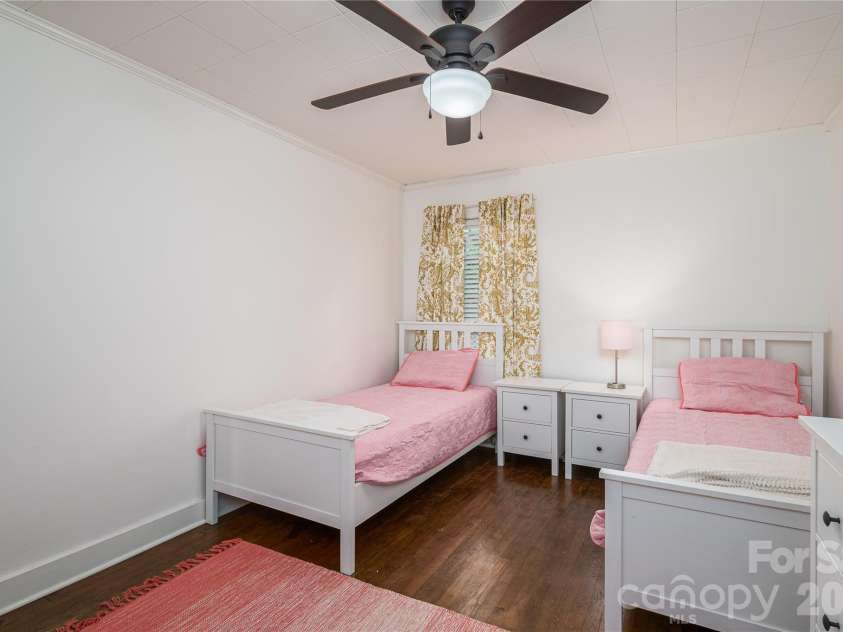123 Dixon Street, Lincolnton, NC 28092.  MLS# CAR4425787, YatesRealty ID 52061. 
