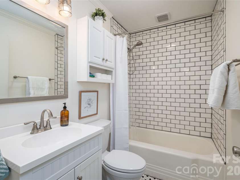 123 Dixon Street, Lincolnton, NC 28092.  MLS# CAR4425787, YatesRealty ID 52061. 