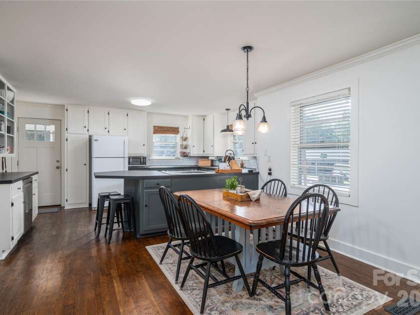 123 Dixon Street, Lincolnton, NC 28092.  MLS# CAR4425787, YatesRealty ID 52061. 