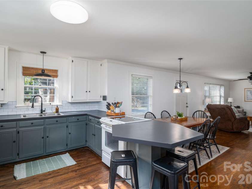 123 Dixon Street, Lincolnton, NC 28092.  MLS# CAR4425787, YatesRealty ID 52061. 