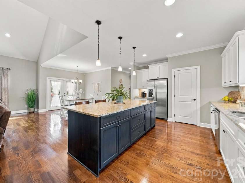 1258 10th Street Place, Hickory, NC 28601.  MLS# CAR4426423, YatesRealty ID 52064. 