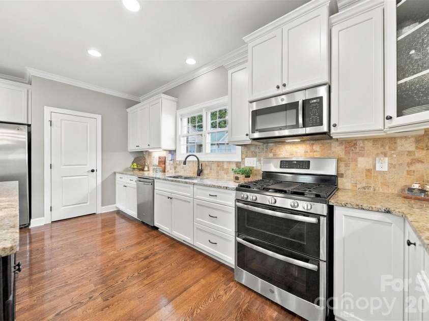 1258 10th Street Place, Hickory, NC 28601.  MLS# CAR4426423, YatesRealty ID 52064. 