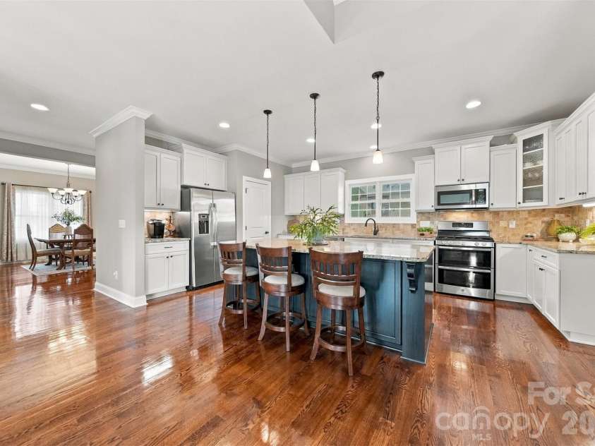 1258 10th Street Place, Hickory, NC 28601.  MLS# CAR4426423, YatesRealty ID 52064. 