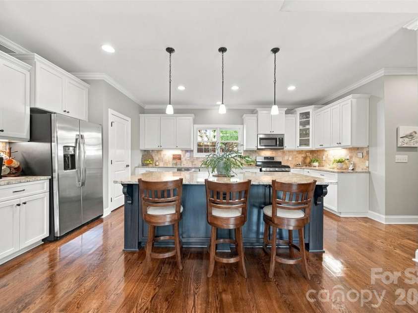 1258 10th Street Place, Hickory, NC 28601.  MLS# CAR4426423, YatesRealty ID 52064. 