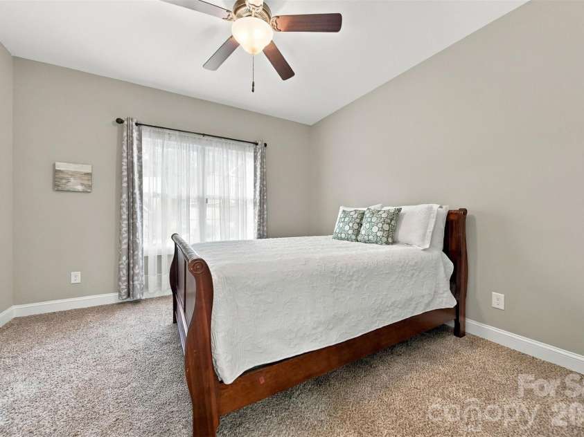 1258 10th Street Place, Hickory, NC 28601.  MLS# CAR4426423, YatesRealty ID 52064. 