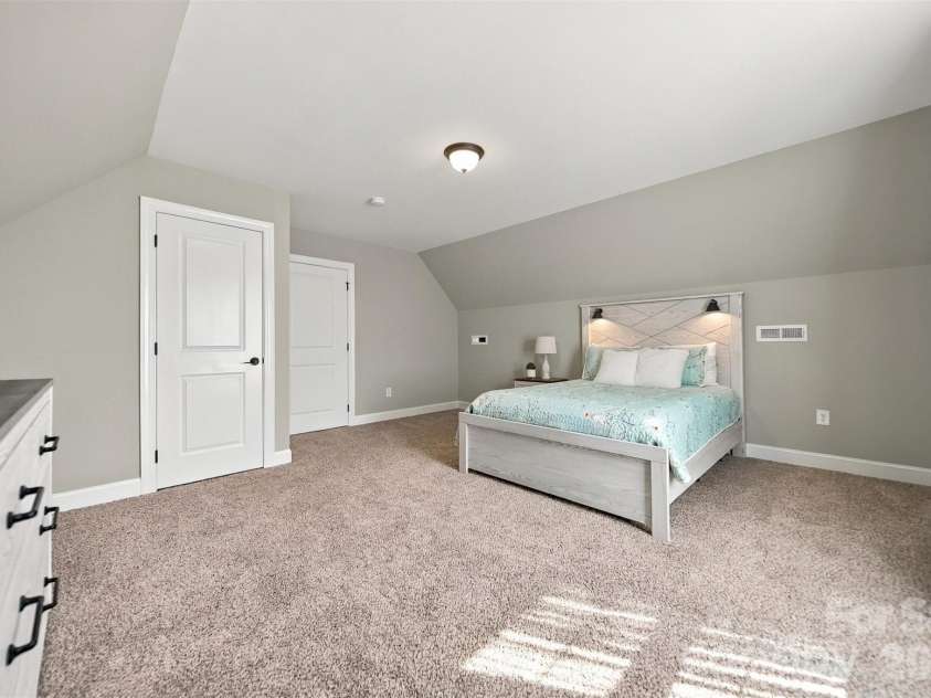 1258 10th Street Place, Hickory, NC 28601.  MLS# CAR4426423, YatesRealty ID 52064. 