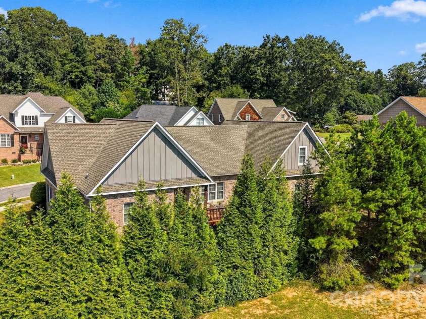 1258 10th Street Place, Hickory, NC 28601.  MLS# CAR4426423, YatesRealty ID 52064. 