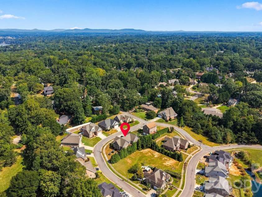 1258 10th Street Place, Hickory, NC 28601.  MLS# CAR4426423, YatesRealty ID 52064. 