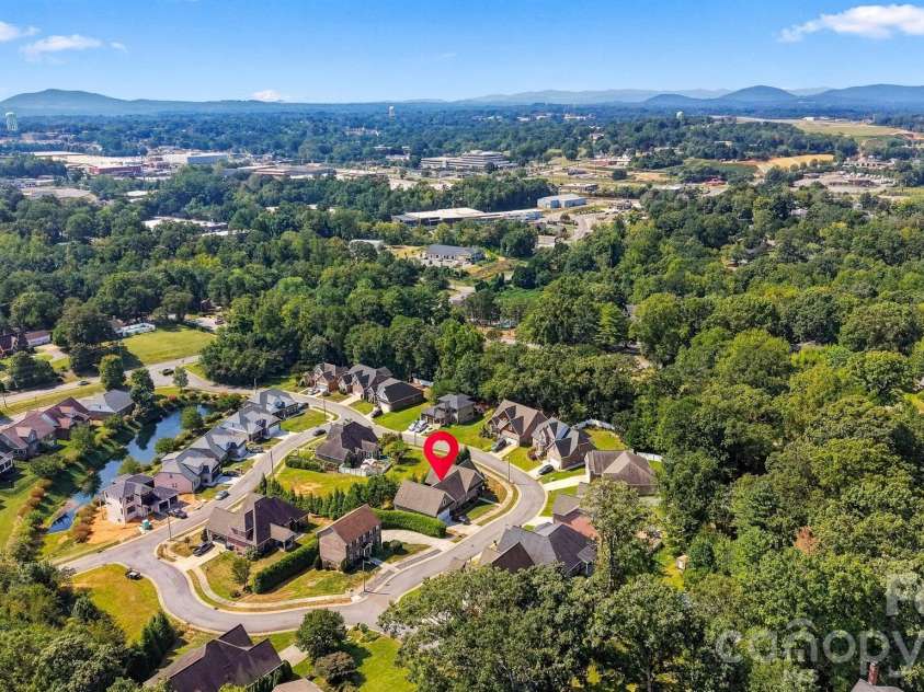 1258 10th Street Place, Hickory, NC 28601.  MLS# CAR4426423, YatesRealty ID 52064. 