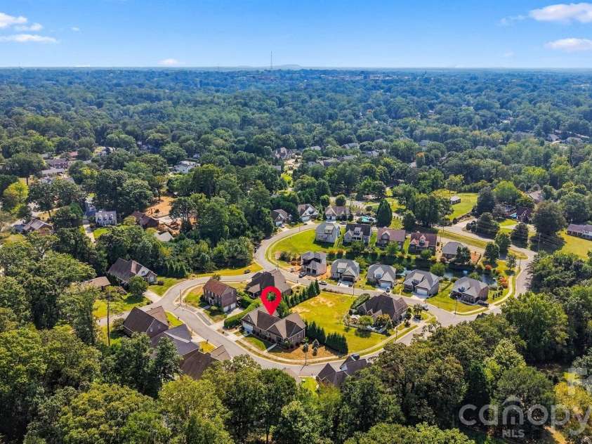 1258 10th Street Place, Hickory, NC 28601.  MLS# CAR4426423, YatesRealty ID 52064. 