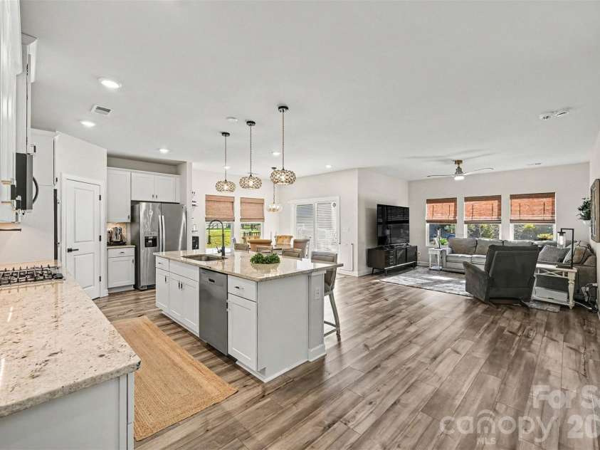 6411 Barcelona Way, Charlotte, NC 28214.  MLS# CAR4419380, YatesRealty ID 52067. 