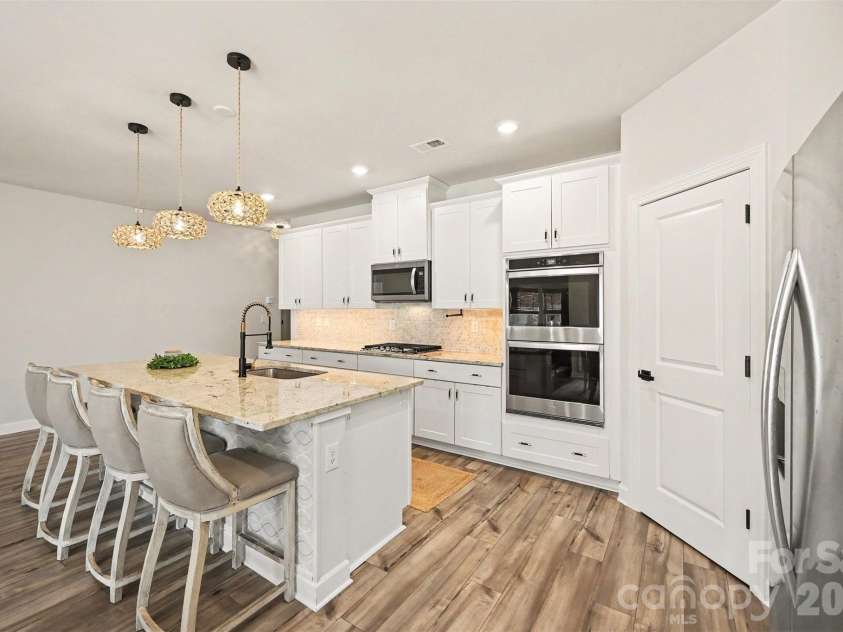 6411 Barcelona Way, Charlotte, NC 28214.  MLS# CAR4419380, YatesRealty ID 52067. 