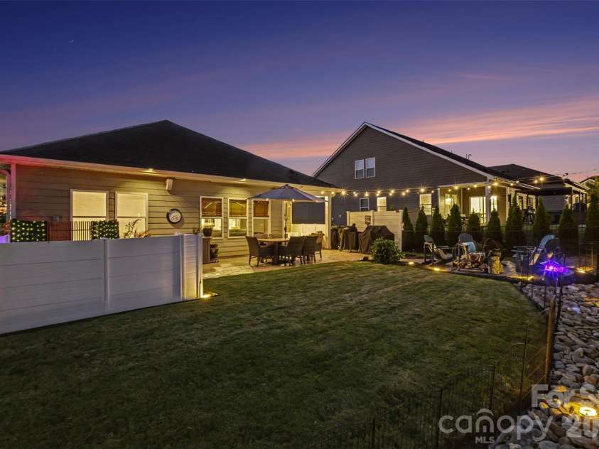 6411 Barcelona Way, Charlotte, NC 28214.  MLS# CAR4419380, YatesRealty ID 52067. 