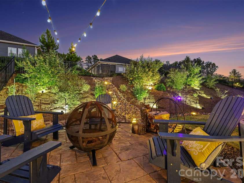 6411 Barcelona Way, Charlotte, NC 28214.  MLS# CAR4419380, YatesRealty ID 52067. 
