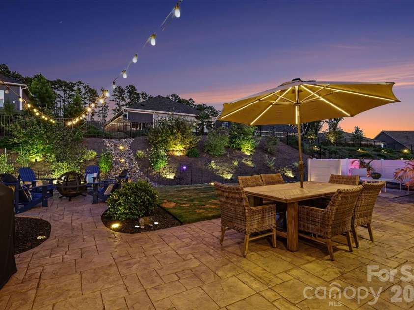 6411 Barcelona Way, Charlotte, NC 28214.  MLS# CAR4419380, YatesRealty ID 52067. 
