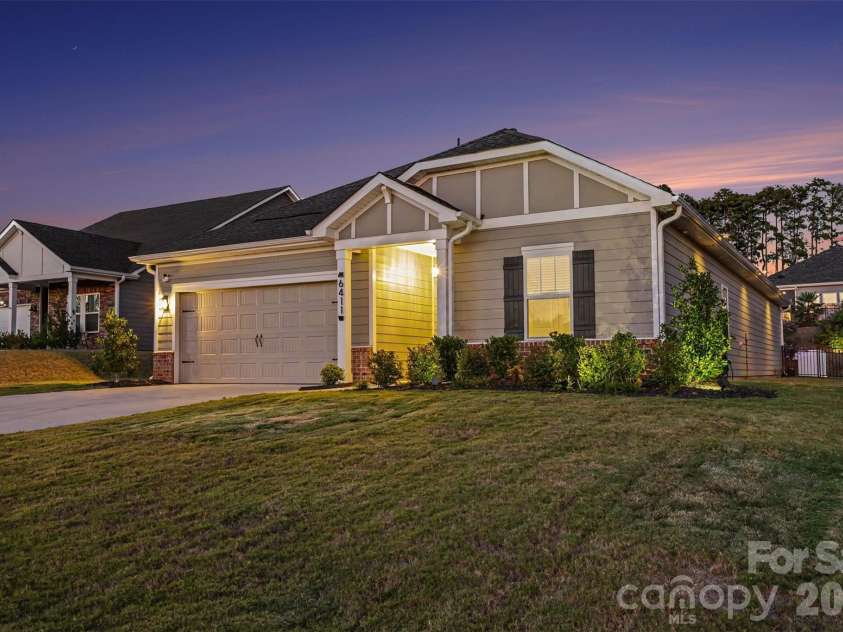 6411 Barcelona Way, Charlotte, NC 28214.  MLS# CAR4419380, YatesRealty ID 52067. 