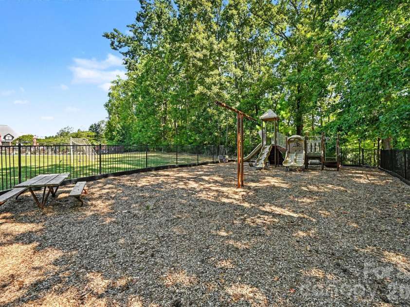 6411 Barcelona Way, Charlotte, NC 28214.  MLS# CAR4419380, YatesRealty ID 52067. 