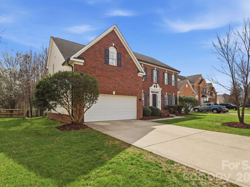 3909 Meadow Green Drive, Charlotte, NC 28269.  MLS# CAR4352571, YatesRealty ID 5207. 