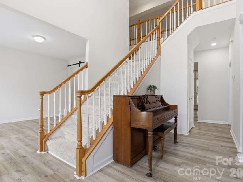 3909 Meadow Green Drive, Charlotte, NC 28269.  MLS# CAR4352571, YatesRealty ID 5207. 