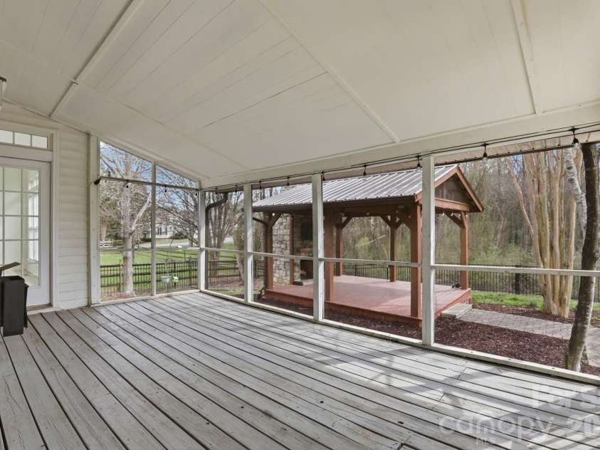 3909 Meadow Green Drive, Charlotte, NC 28269.  MLS# CAR4352571, YatesRealty ID 5207. 
