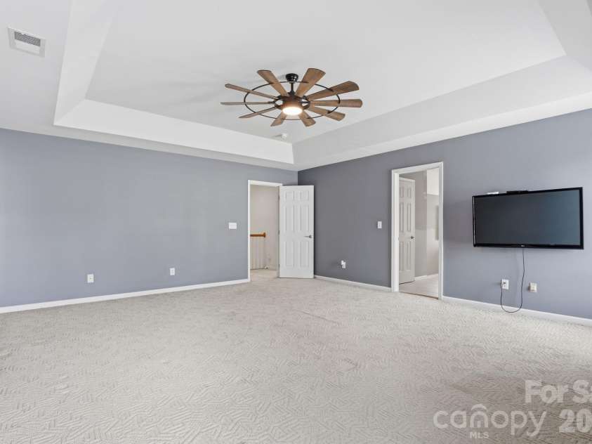 3909 Meadow Green Drive, Charlotte, NC 28269.  MLS# CAR4352571, YatesRealty ID 5207. 