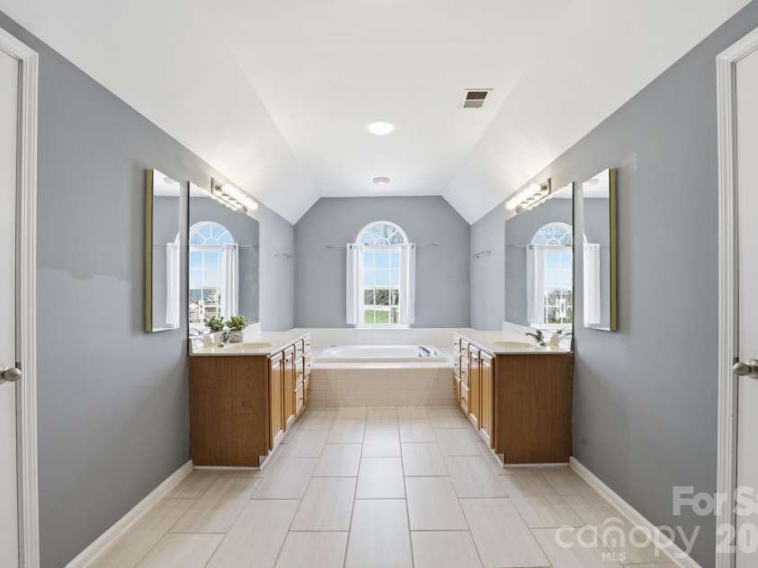 3909 Meadow Green Drive, Charlotte, NC 28269.  MLS# CAR4352571, YatesRealty ID 5207. 