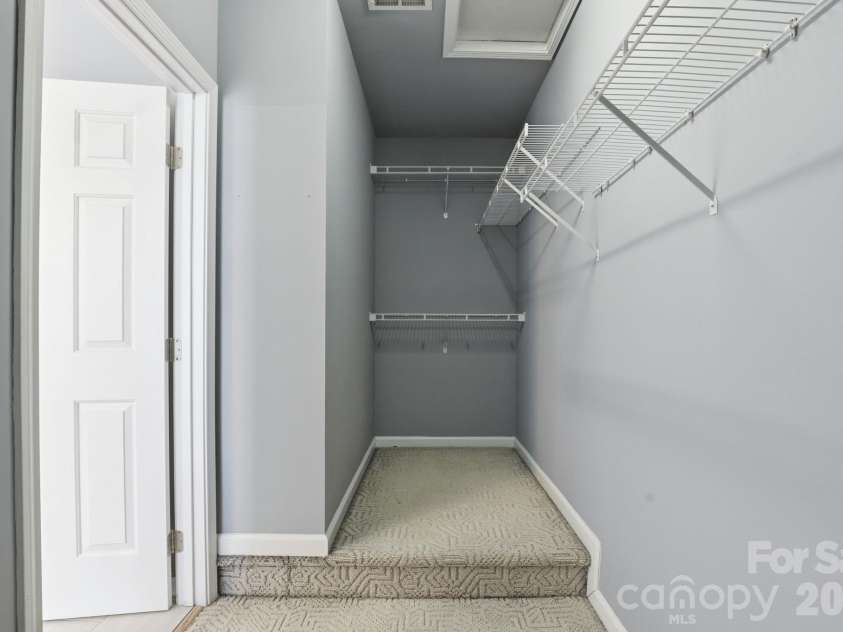 3909 Meadow Green Drive, Charlotte, NC 28269.  MLS# CAR4352571, YatesRealty ID 5207. 