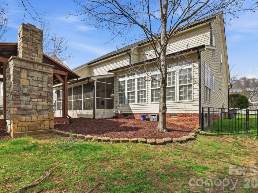 3909 Meadow Green Drive, Charlotte, NC 28269.  MLS# CAR4352571, YatesRealty ID 5207. 