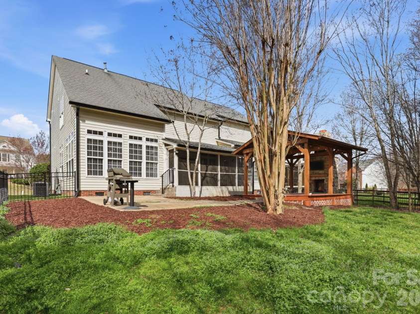 3909 Meadow Green Drive, Charlotte, NC 28269.  MLS# CAR4352571, YatesRealty ID 5207. 