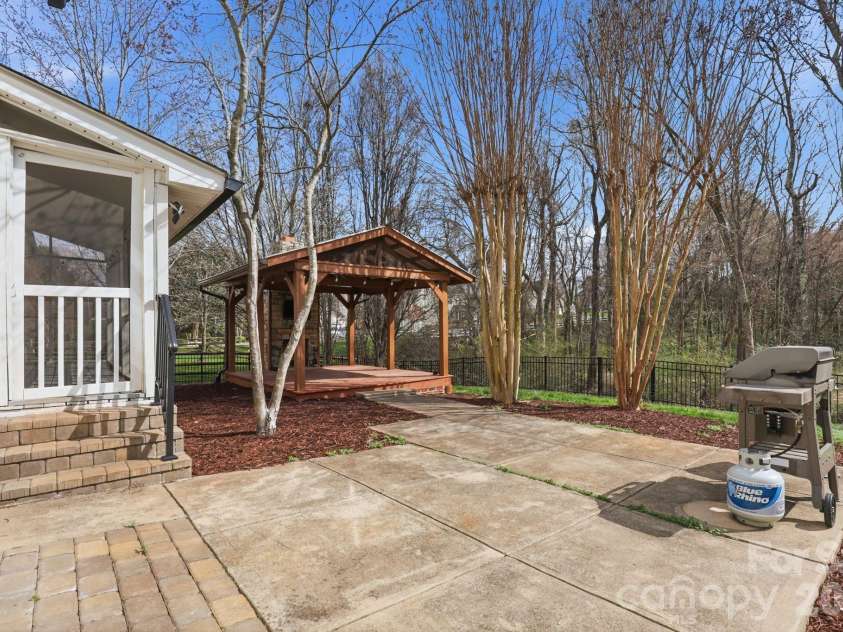 3909 Meadow Green Drive, Charlotte, NC 28269.  MLS# CAR4352571, YatesRealty ID 5207. 