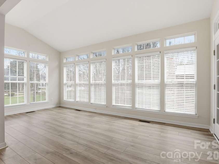 3909 Meadow Green Drive, Charlotte, NC 28269.  MLS# CAR4352571, YatesRealty ID 5207. Dining Room