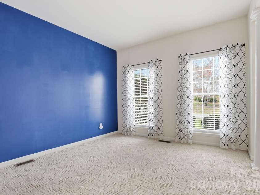 3909 Meadow Green Drive, Charlotte, NC 28269.  MLS# CAR4352571, YatesRealty ID 5207. Flex Room 1