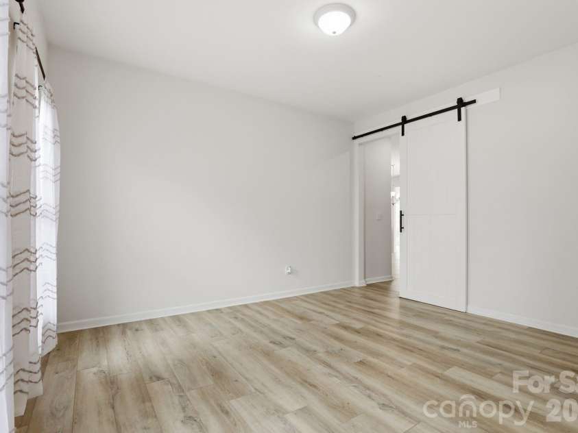 3909 Meadow Green Drive, Charlotte, NC 28269.  MLS# CAR4352571, YatesRealty ID 5207. Flex Room 2