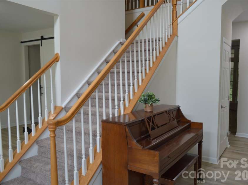 3909 Meadow Green Drive, Charlotte, NC 28269.  MLS# CAR4352571, YatesRealty ID 5207. Shows New Carpet
