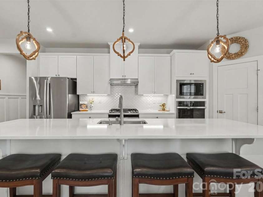 6513 Cumberland Drive, Harrisburg, NC 28075.  MLS# CAR4426198, YatesRealty ID 52070. Open spacious kitchen, a pleasure to entertain!