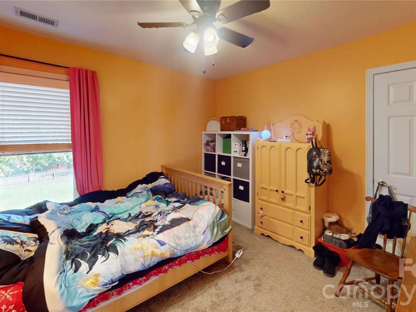 1606 Thornblade Ridge Drive, Matthews, NC 28105.  MLS# CAR4424953, YatesRealty ID 52073. 