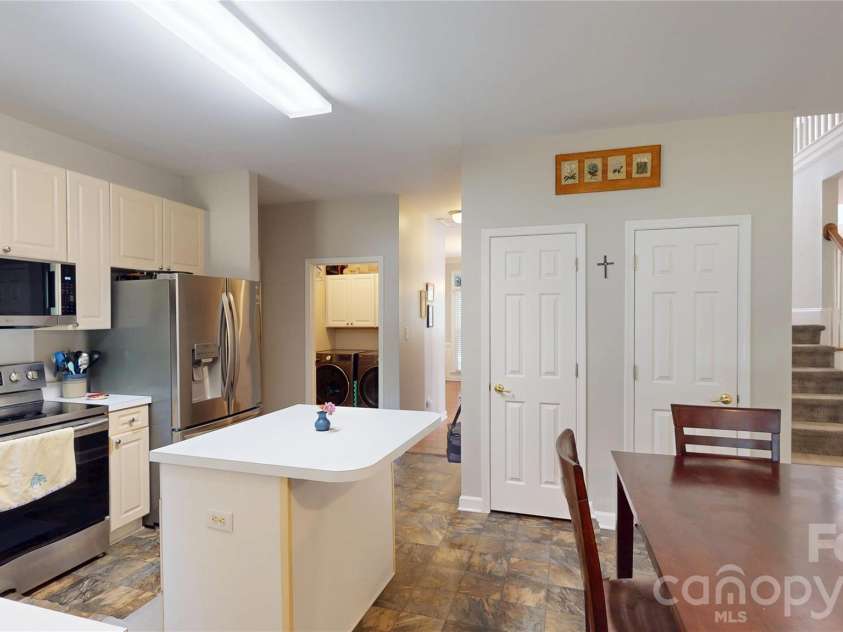 1606 Thornblade Ridge Drive, Matthews, NC 28105.  MLS# CAR4424953, YatesRealty ID 52073. Easy access to laundry room, den and stairs