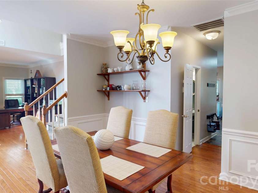 1606 Thornblade Ridge Drive, Matthews, NC 28105.  MLS# CAR4424953, YatesRealty ID 52073. Spacious open Dining area