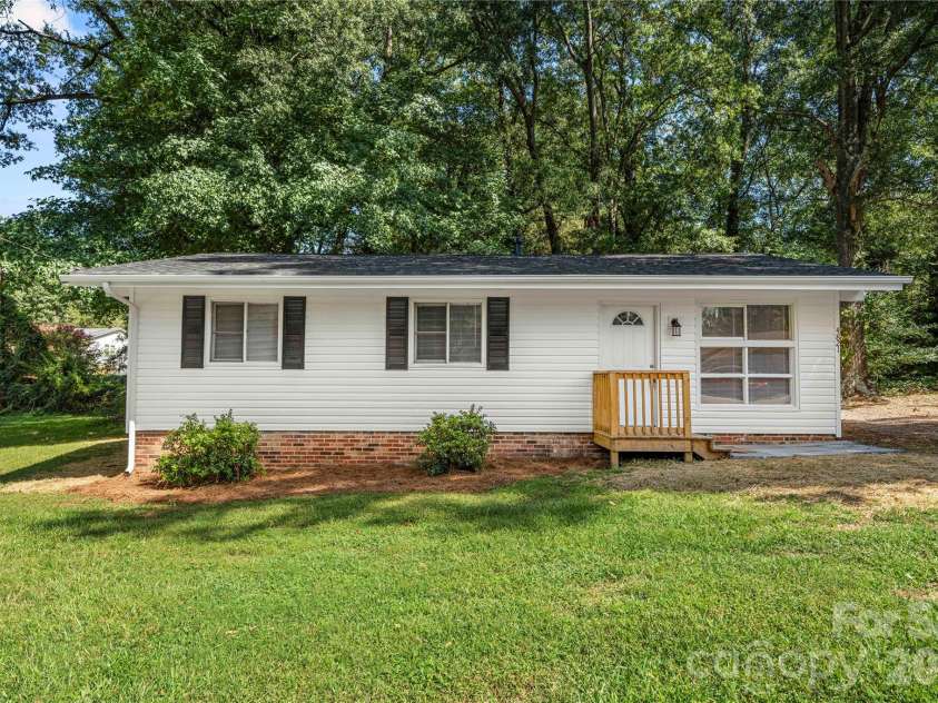 4821 Northaven Drive, Charlotte, NC 28206.  MLS# CAR4426183, YatesRealty ID 52076. 
